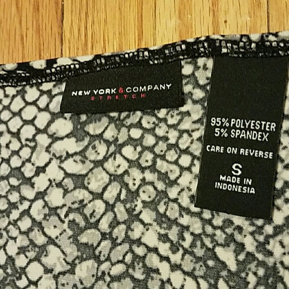 5/$25 New York & Company V-Neck Blouse - Picture 2 of 4